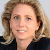  Nina Hoas