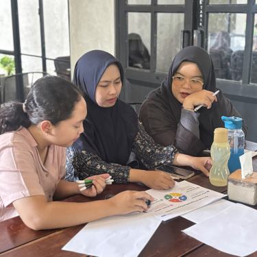 Young Indonesian women studying responsible governance